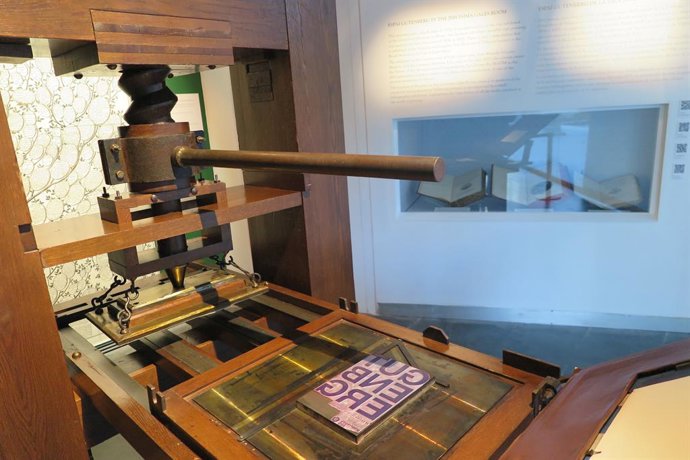 El MuVIM abre al público su Espai Gutenberg con una réplica de la imprenta del siglo XV