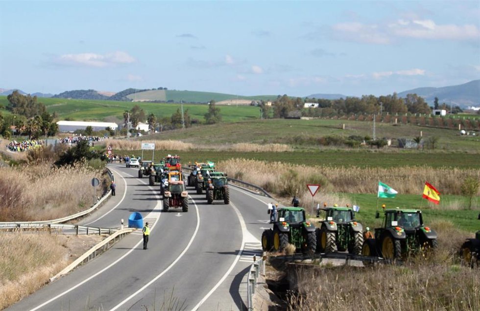 Archivo - Tractora en Villamartín en defensa del campo en el año 2020.