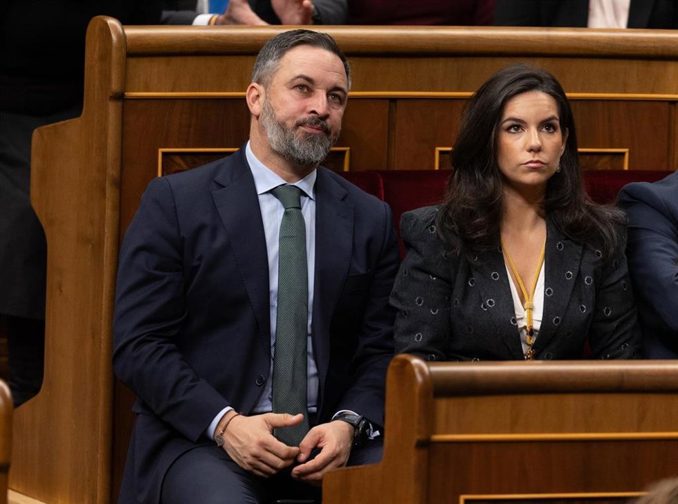 Archivo - El líder de VOX, Santiago Abascal, y la portavoz de VOX en el Congreso, Pepa Millán