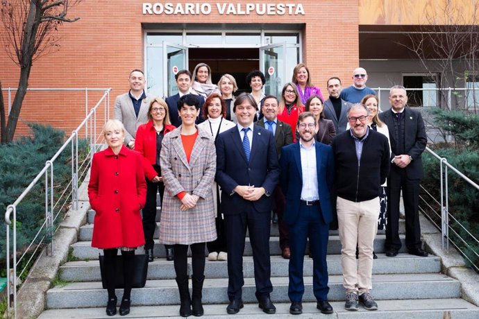 Encuentro de la ministra de Inclusión, Seguridad Social y Migraciones, Elma Saiz, y el subdelegado del Gobierno en Sevilla, Francisco Toscano, con el recto de la Universidad Pablo de Olavide (UPO) y su equipo directivo