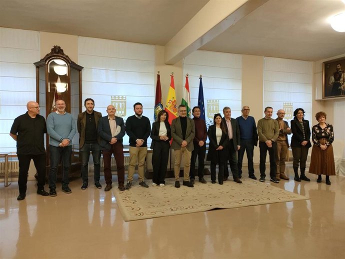 El jurado del concurso de ideas para la antigua estación de autobuses se encuentra deliberando sobre los 19 proyectos