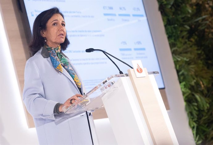 La presidenta del Banco Santander, Ana Botín, durante la presentación de los resultados del 2023 del Grupo Santander, en la Ciudad Grupo Santander, a 31 de enero de 2024, en Boadilla del Monte, Madrid (España).