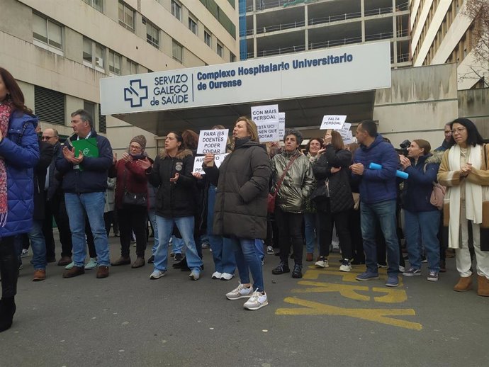 Trabajadores de la UCI del CHUO reclaman "más medios humanos que subsanen las deficiencias estructurales"