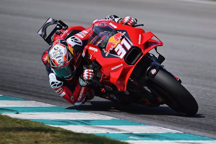 Pedro Acosta durante el 'Shakedown' en Sepang