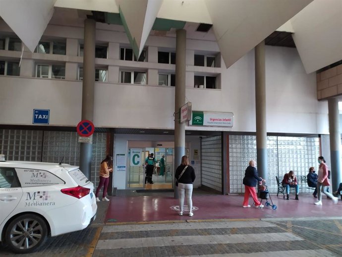 Archivo - Acceso a las Urgencias del Hospital Materno Infantil del Reina Sofía de Córdoba, en una imagen de archivo.