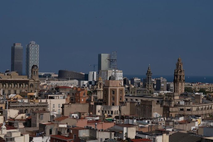 Archivo - Vista panorámica de Barcelona, a 11 de octubre de 2023, en Barcelona, Catalunya (España).