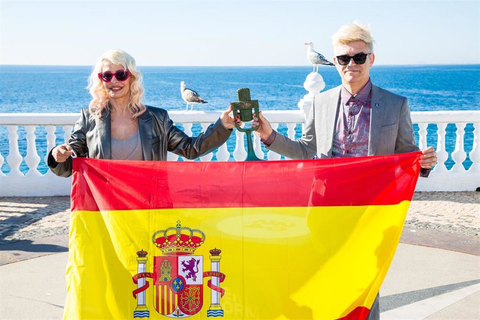 El grupo Nebulossa posa tras ganar el Benidorm Fest 2024, en el Mirador del Castillo, a 4 de febrero de 2024, en Benidorm, Alicante, Comunidad Valenciana (España).