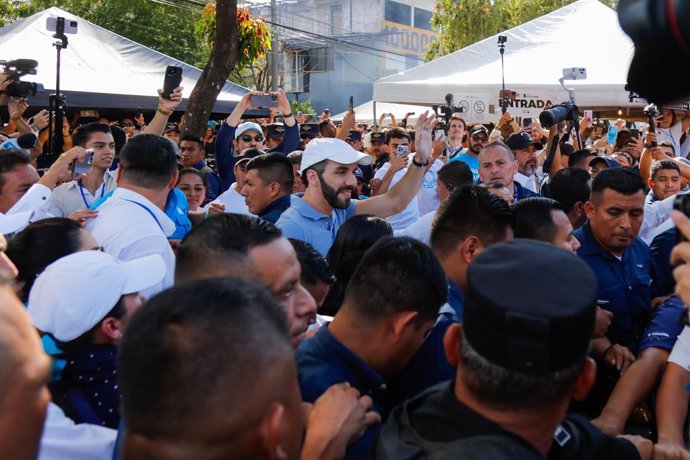 SAN SALVADOR, Feb. 5, 2024  -- Incumbent Salvadoran President Nayib Bukele (C) greets his supporters during the presidential election in San Salvador, El Salvador, Feb. 4, 2024. Incumbent Salvadoran President Nayib Bukele announced on Sunday that he had w