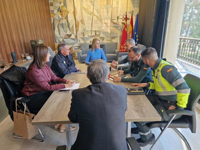 La delegada del Gobierno se ha reunido con el jefe Superior de Policía, el coronel de la Quinta Zona de la Guardia Civil, el comandante de la Agrupación de Tráfico de la Guardia Civil y la jefa Provincial de Tráfico