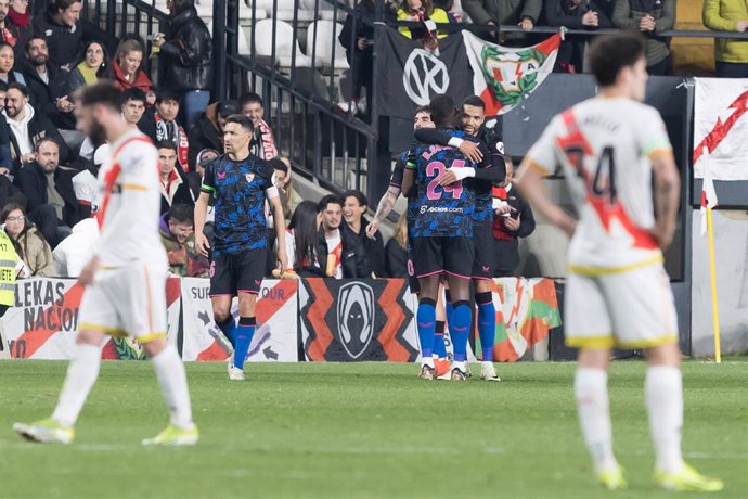 Youssef En-Nesyri celebra uno de sus goles en el Rayo Vallecano-Sevilla FC