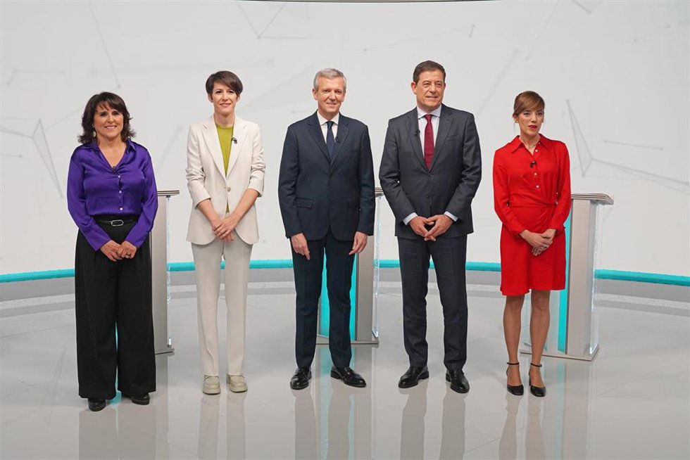 (I-D) La candidata de Podemos Galicia a la Presidencia de la Xunta, Isabel Faraldo, la candidata del BNG a la Presidencia de la Xunta de Galicia, Ana Pontón, el presidente de la Xunta de Galicia y candidato del PP a la reelección, Alfonso Rueda, el cand