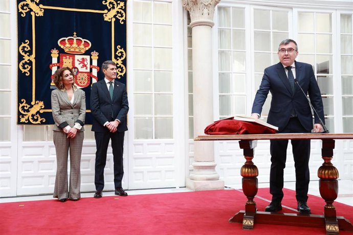 La vicepresidenta primera del Gobierno y ministra de Hacienda, María Jesús Montero, durante la toma de posesión del nuevo subdelegado del Gobierno de Granada en Andalucía, José Antonio Montilla.  Archivo.