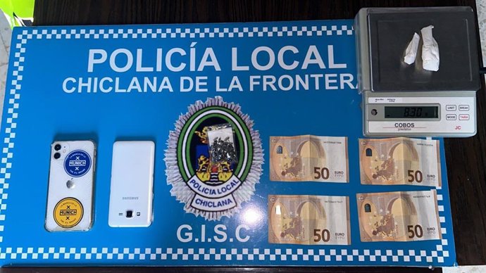 Droga y dinero intervenido en Chiclana.