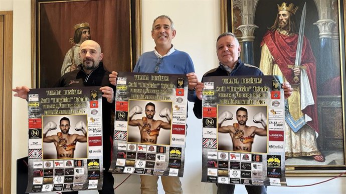 De izquierda a derecha, el boxeador Héctor Moreira, el concejal de Deportes, Vicente Canuria, y el responsable de la promotora Tundra, durante la presentación de la velada solidaria