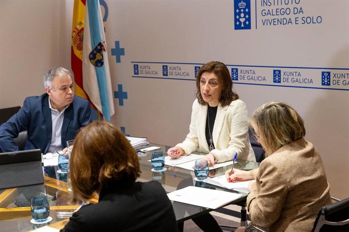 La vicepresidenta segunda y conselleira de Medio Ambiente, Territorio e Vivenda, Ángeles Vázquez, participa en la reunión del consejo del Observatorio da Vivenda de Galicia.