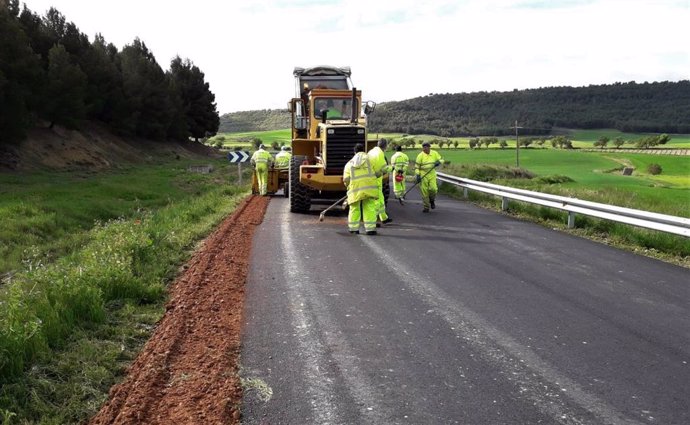 Obras en una carretera de la provincia de Palencia.