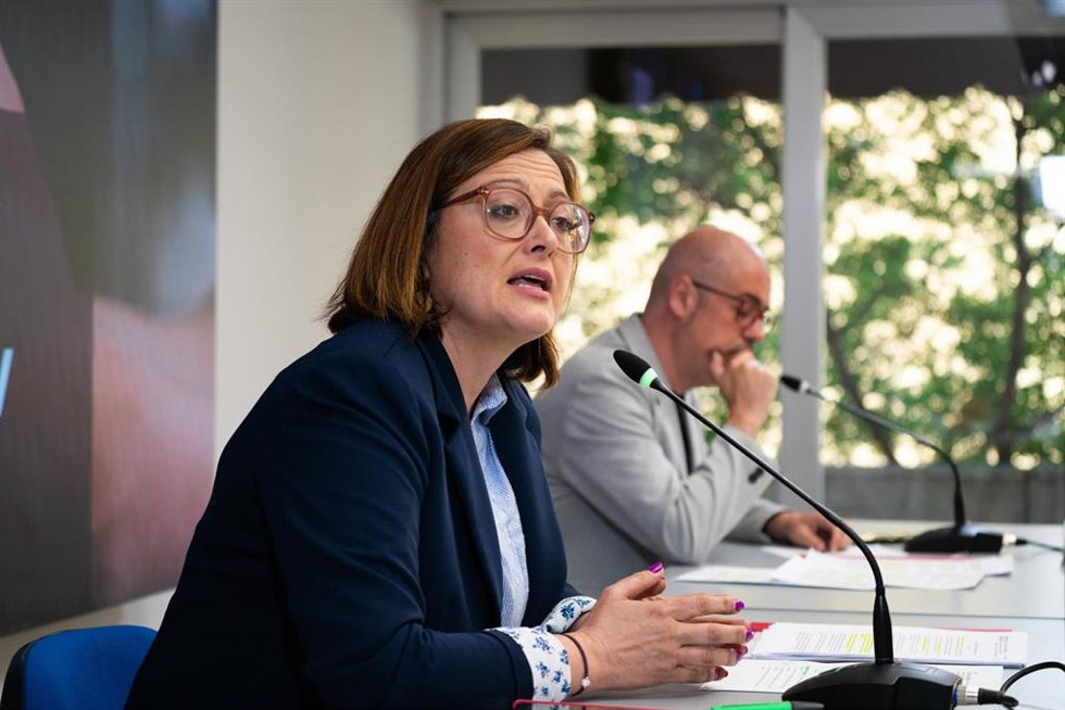 Archivo - La secretaria confederal de Mujeres, Igualdad y Condiciones de trabajo de CCOO, Carolina Vidal (i), y el secretario general de CCOO, Unai Sordo (d).