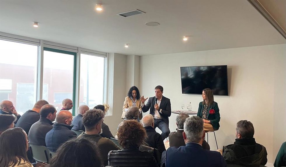 El candidato del PSdeG-PSOE a la presidencia de la Xunta, José Ramón Gómez Besteiro, durante el encuentro mantenido este martes con empresarios y emprendedores lucenses en el restaurante Terra Taberna do Miño. En Lugo, a 6 de febrero de 2024.