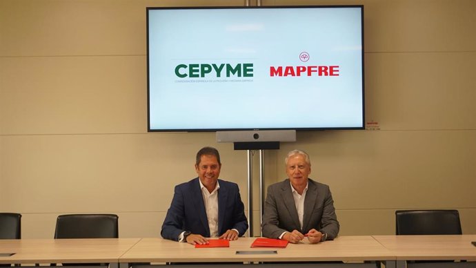 El presidente de la Cepyme, Gerardo Cuerva, y a su derecha, el director general adjunto comercial de Mapfre Iberia, Javier Oliveros.