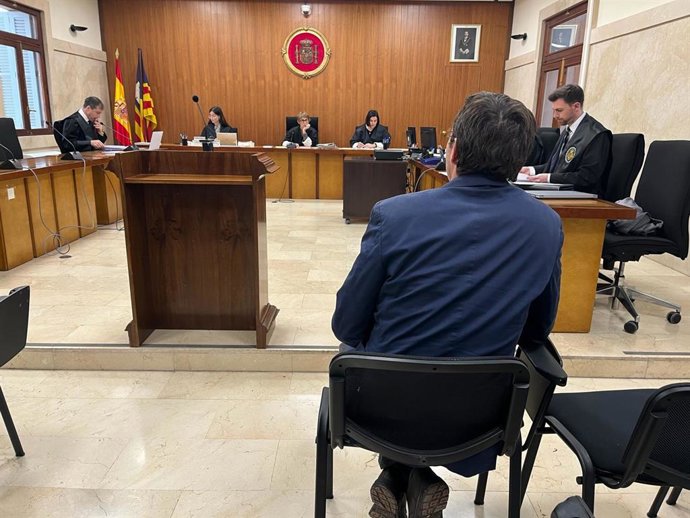 El monitor de buceo acusado de violar a una joven durante una excursión en barco a Cabrera.