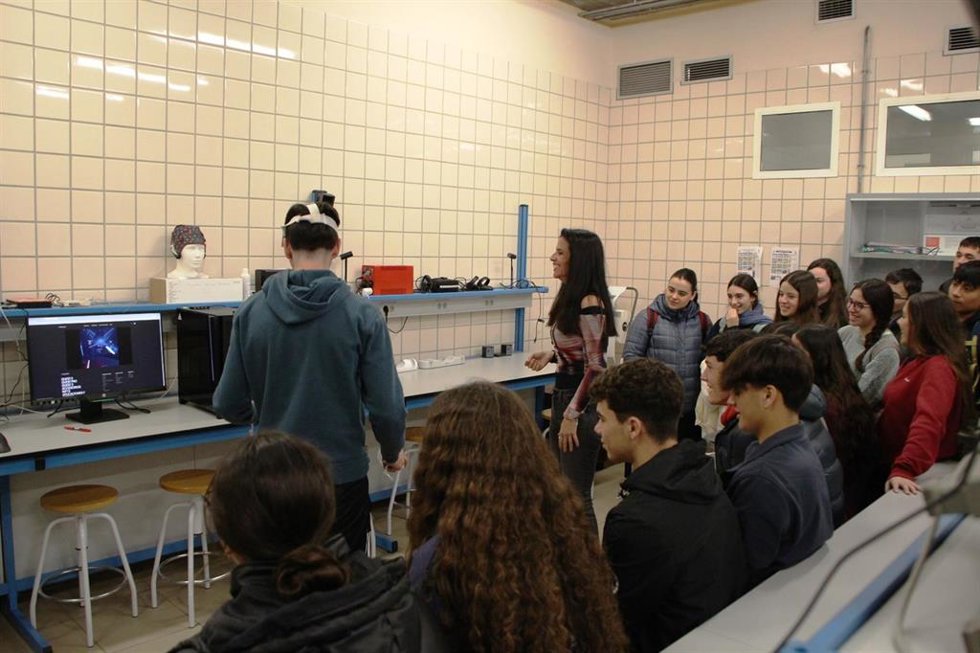 Más de 1.200 jóvenes participan en las Jornadas Preuniversitarias de la Escuela de Ingeniería de la US (Sevilla).