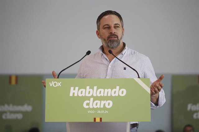 Archivo - El presidente de Vox, Santiago Abascal, interviene durante un acto de precampaña en Vigo, Pontevedra, Galicia (España), a 28 de enero de 2024.