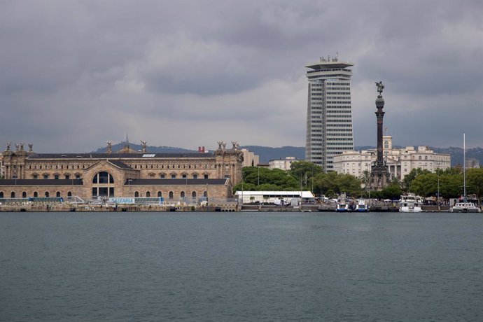 Archivo - Vista del museo Marítimo y del monumento a Colón en la ciudad de Barcelona desde el mar, a 4 de julio de 2023, en Barcelona, Catalunya (España). 