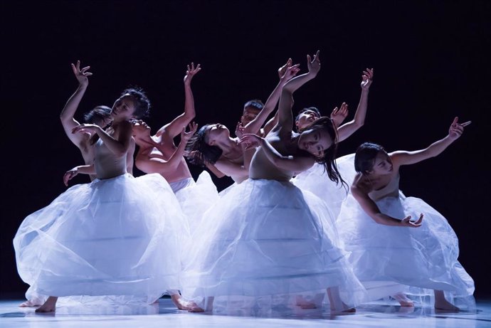 Archivo - Espectáculo 'Floating flowers', de la compañía taiwanesa de danza comtemporánea B.Dance.