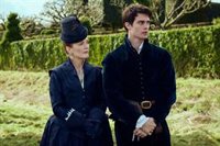 Mejestuoso tráiler de Mary & George, la serie de época protagonizada por Julianne Moore y Nicholas Galitzine