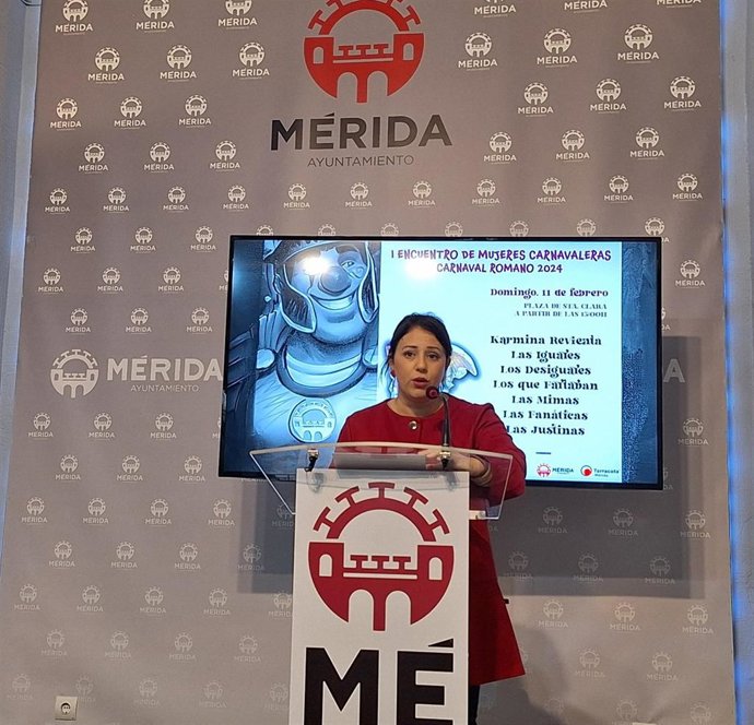 La delegada de Festejos, Ana Aragoneses, en rueda de prensa este martes en el Ayuntamiento de Mérida