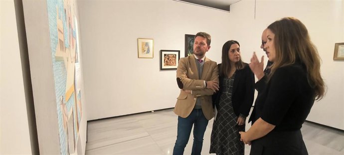 El delegado territorial de Cultura, José Vélez, inaugura la exposición en el Museo de Almería