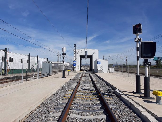 Adif licita la construcción de la plataforma sobre la que se tenderá la segunda vía de la línea a la salida de la estación de Palencia.