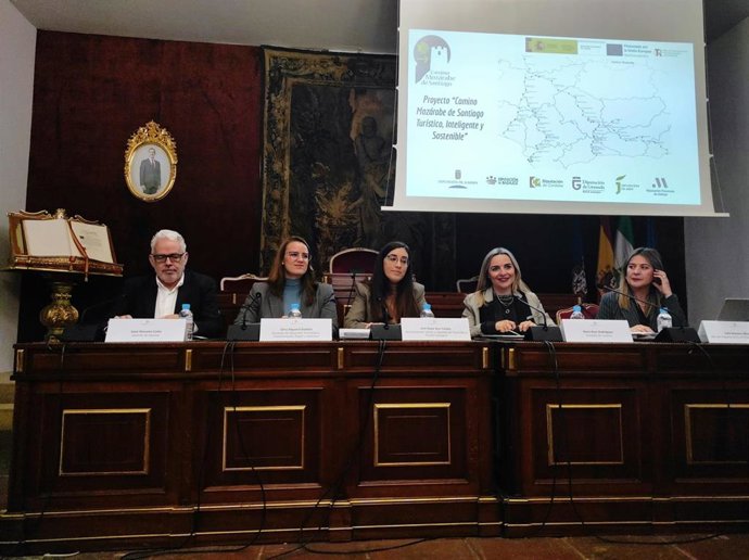 Encuentro sobre la puesta marcha del proyecto 'Camino Mozárabe de Santiago Turístico, Inteligente y Sostenible'.