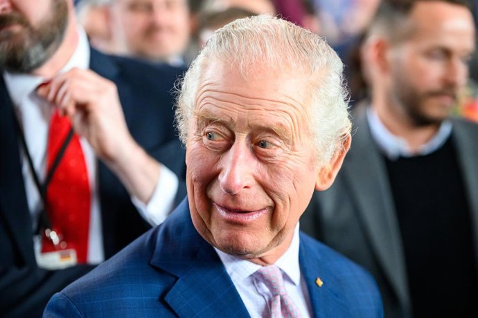 Archivo - FILED - 31 March 2023, Hamburg: UK King Charles III  attends the ceremonial reception hosted by the British Embassy at Schuppen 52. Photo: Jonas Walzberg/dpa