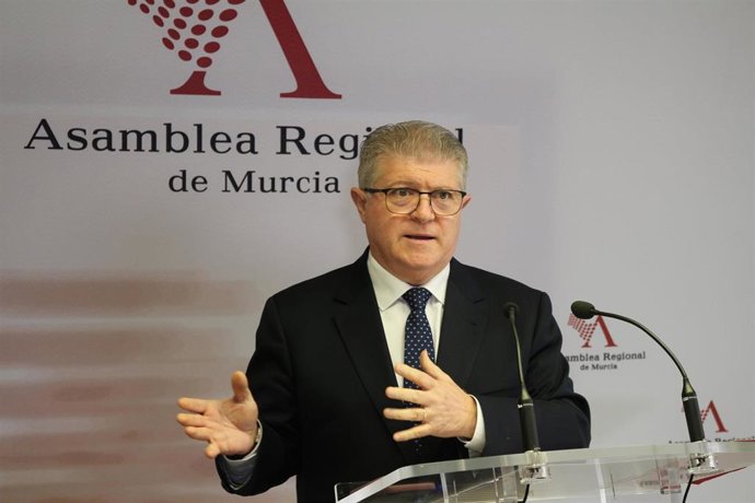 El portavoz del Grupo Parlamentario Socialista, José Vélez