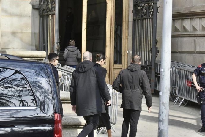 La mujer de Dani Alves, Joana Sanz, a su llegada a la Audiencia de Barcelona