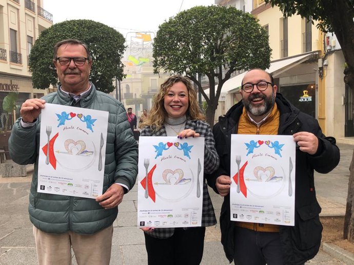 El presidente de FICA, Carlos García, la delegada de Comercio, Paula Fuster, y el presidente de la Asociación de Hosteleros,  Antonio Araújo, han presentado la campaña este martes.