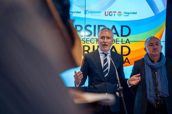 El ministro del Interior, Fernando Grande-Marlaska, interviene durante la clausura de una jornada sobre diversidad en el sector de la Seguridad Privada