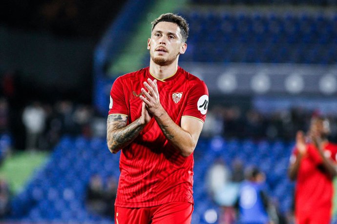 Lucas Ocampos of Sevilla FC greeting the fans during the Copa del Rey Round of 16 match between Getafe CF and Sevilla FC at Coliseum stadium on January 16, 2024 in Getafe, Madrid, Spain.