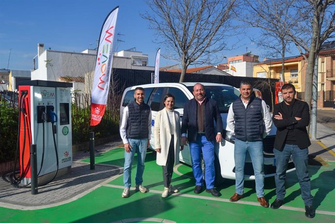 Archivo - La Diputación de Badajoz incorpora a su flota dos nuevas furgonetas eléctricas.