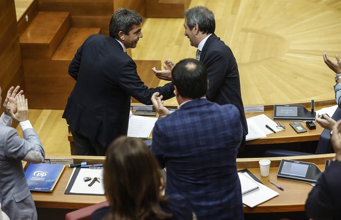 Archivo - Arxiu - El president de la Generalitat valenciana, Carlos Mazón (e) i el vicepresident de la Generalitat Valenciana i conseller de Cultura i Esport, Vicente Barrera (d), durant la primera sessió de control