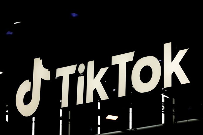 Archivo - FILED - 24 August 2022, North Rhine-Westphalia, Cologne: The logo of TikTok pictured at Gamescom. Nepal has decided to ban the popular video-sharing platform TikTok due to what government officials described as its negative impact on social ha