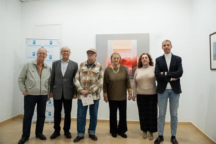 La inauguración de la exposición, en la sala Manuel Barbadillo de Aplama, contó con la presencia de autoridades, representantes de Fundación Málaga, Aplama y la familia de Dámaso Ruano.