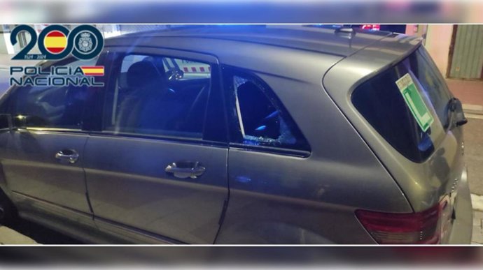 Archivo - Uno de los vehículos en los que robó el detenido en el barrio de Pajarillos (Valladolid).