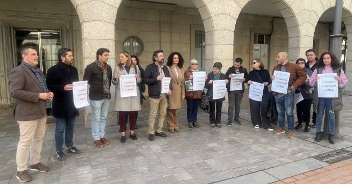 Miembros del PSOE en el acto de presentación de 'Marea Blanca' de Huelva.