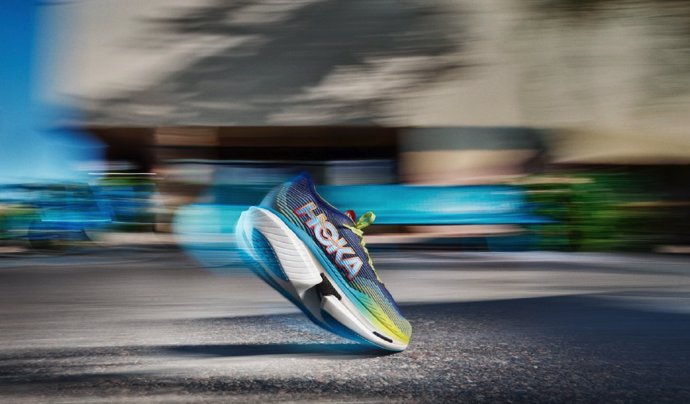 Hoka lanza las nuevas zapatillas 'Cielo X1', máxima expresión de velocidad en carrera.