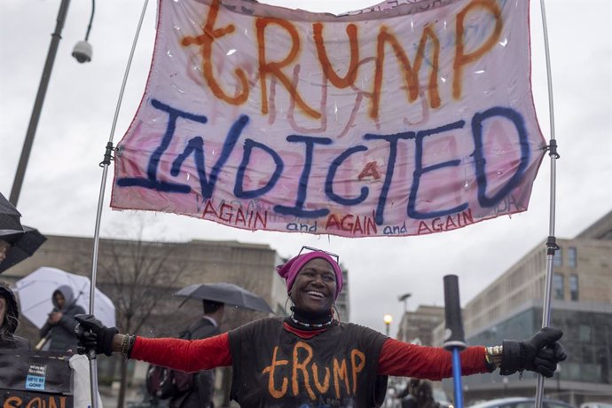 09 January 2024, US, Washington: A person holds a banner at a protests outside the DC Circuit Court of Appeals during oral arguments on whether Donald Trump is immune from prosecution for election subversion Photo: Eric Kayne/ZUMA Press Wire/dpa