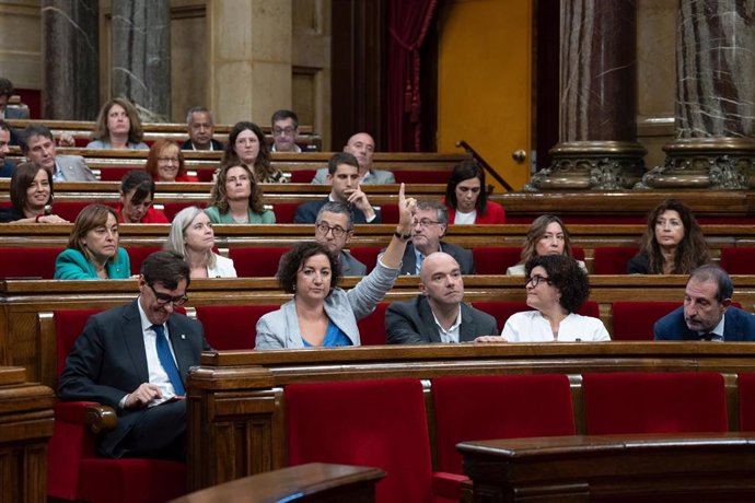 Archivo - La portavoz del PSC en el Parlament, Alícia Romero, durante una sesión plenaria en el Parlament de Catalunya, a 26 de octubre de 2023