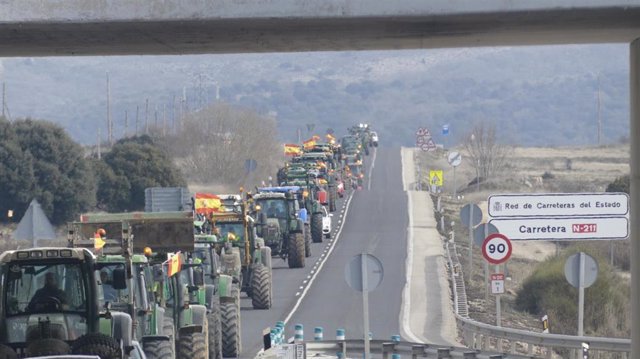 Tractores durante una concentración en Molina de Aragón 