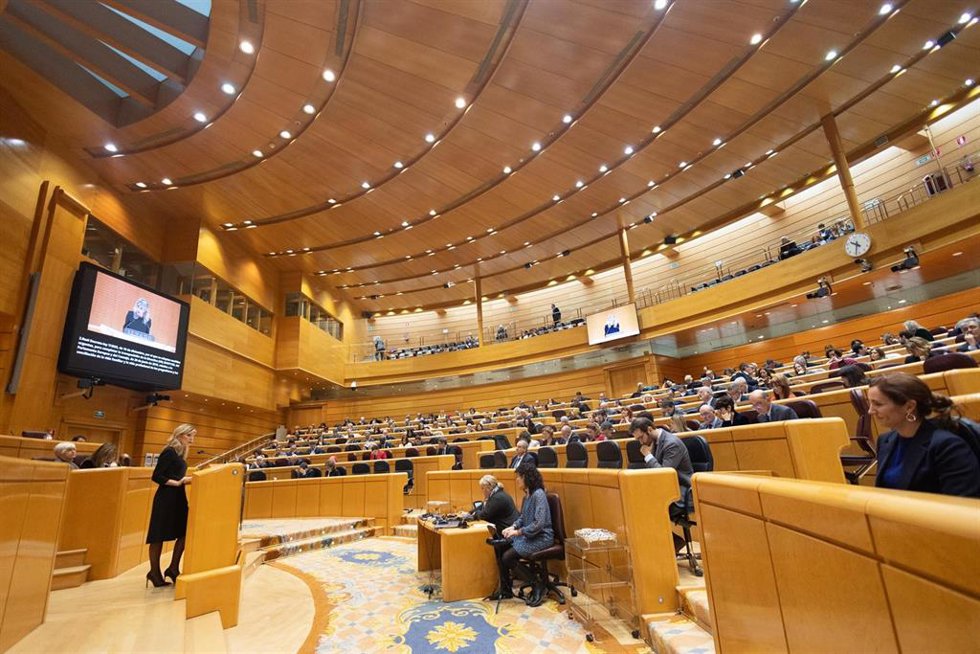 La vicepresidenta segunda y ministra de Trabajo, Yolanda Díaz, interviene durante un pleno del Congreso de los Diputados, en el Palacio del Senado, a 10 de enero de 2024, en Madrid (España). El Pleno del Congreso, en su primera reunión del año, debate y